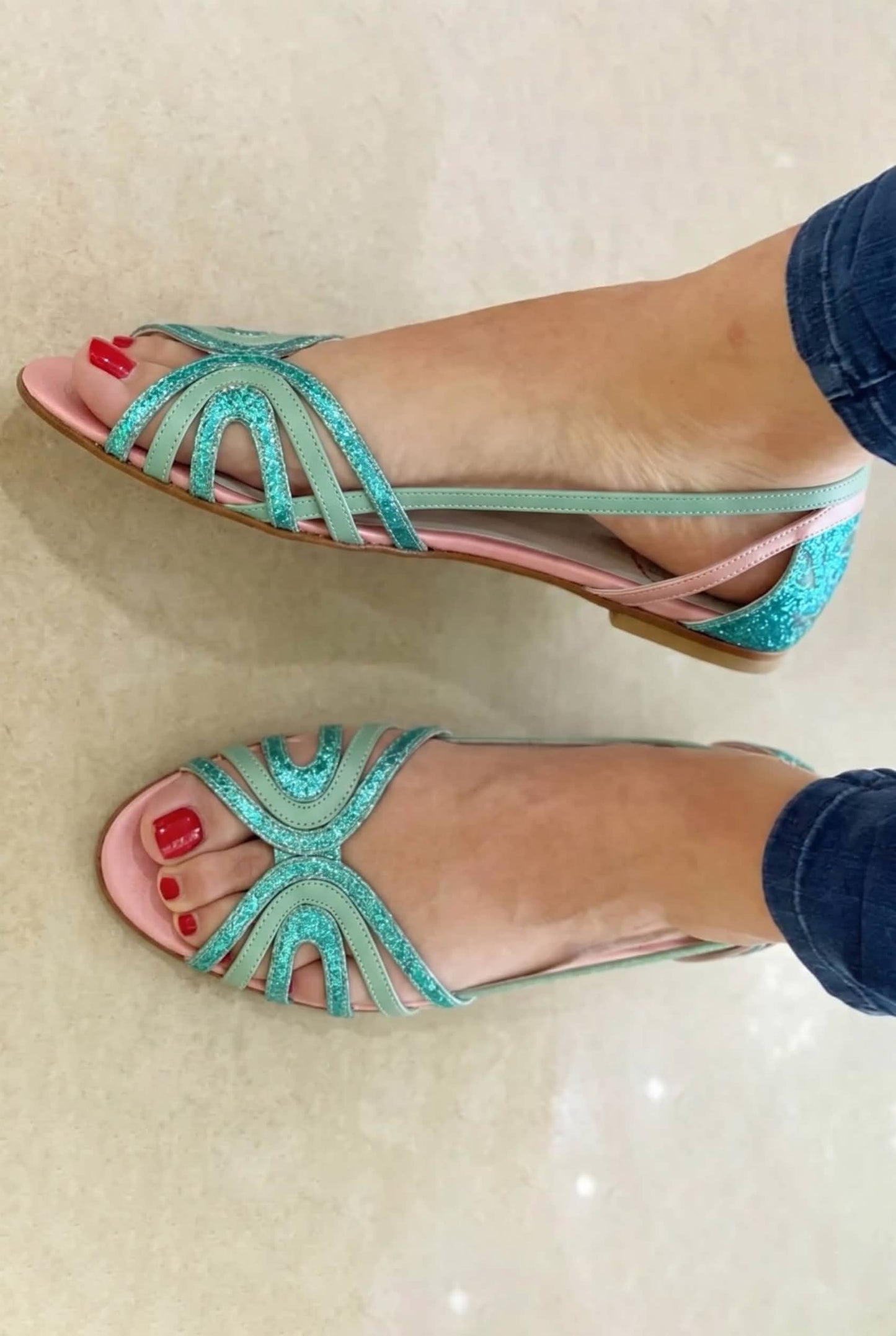 Eleonora | Sandalias Doradas Ligeras para Verano