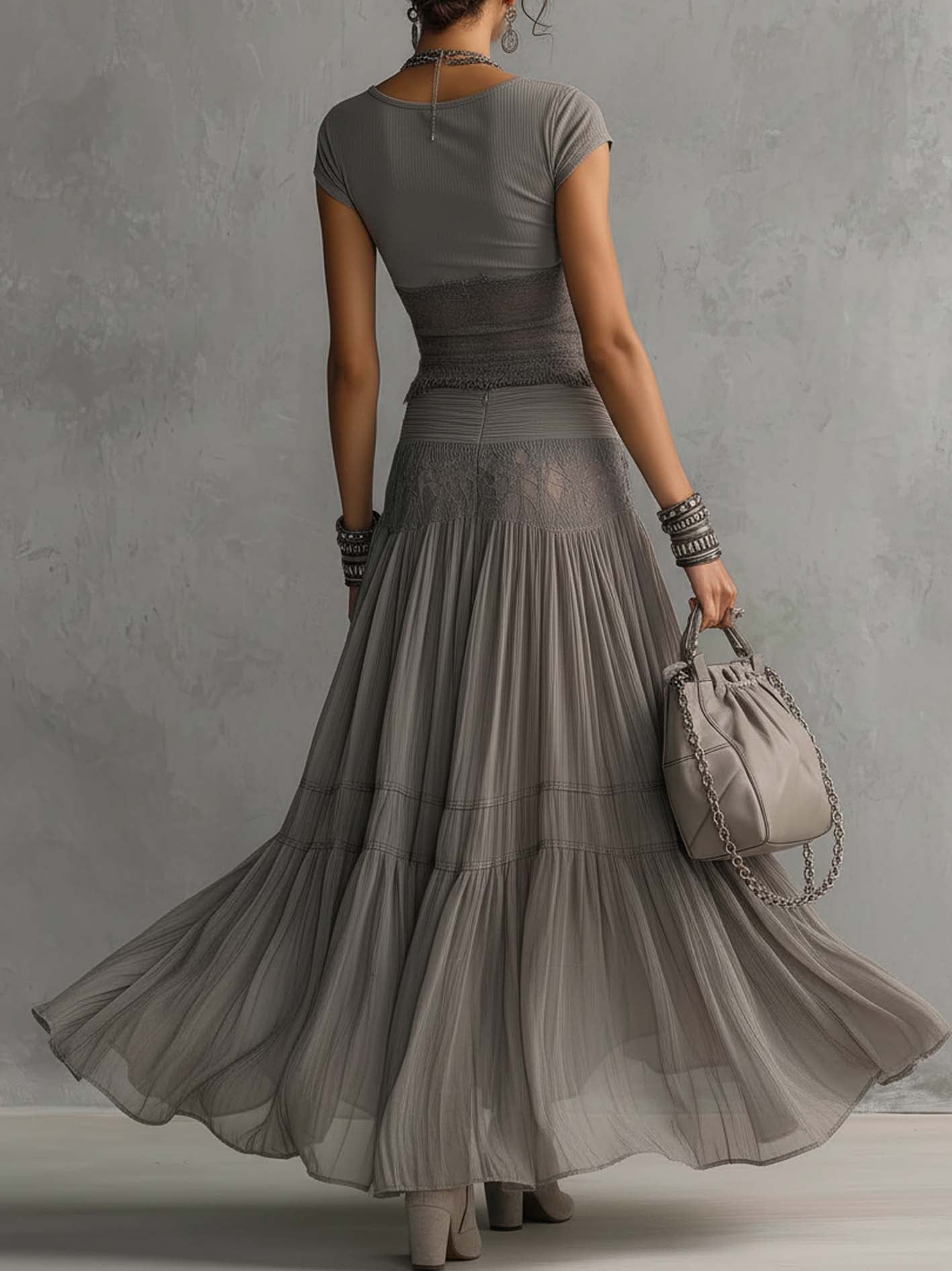 Conjunto Gris de Top de Encaje y Falda Maxi Plisada