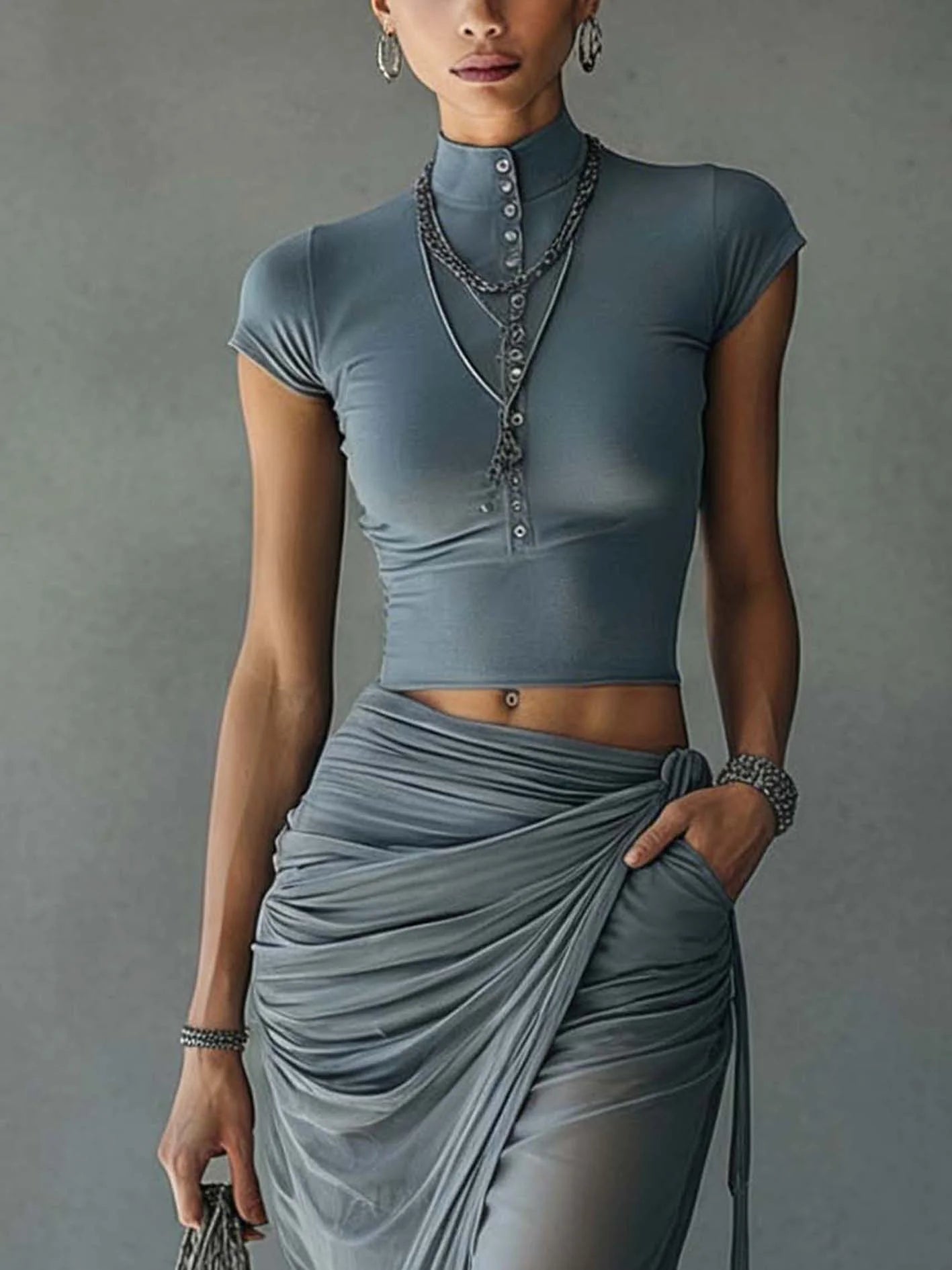 Conjunto Azul de Top Corto y Falda Maxi de Malla