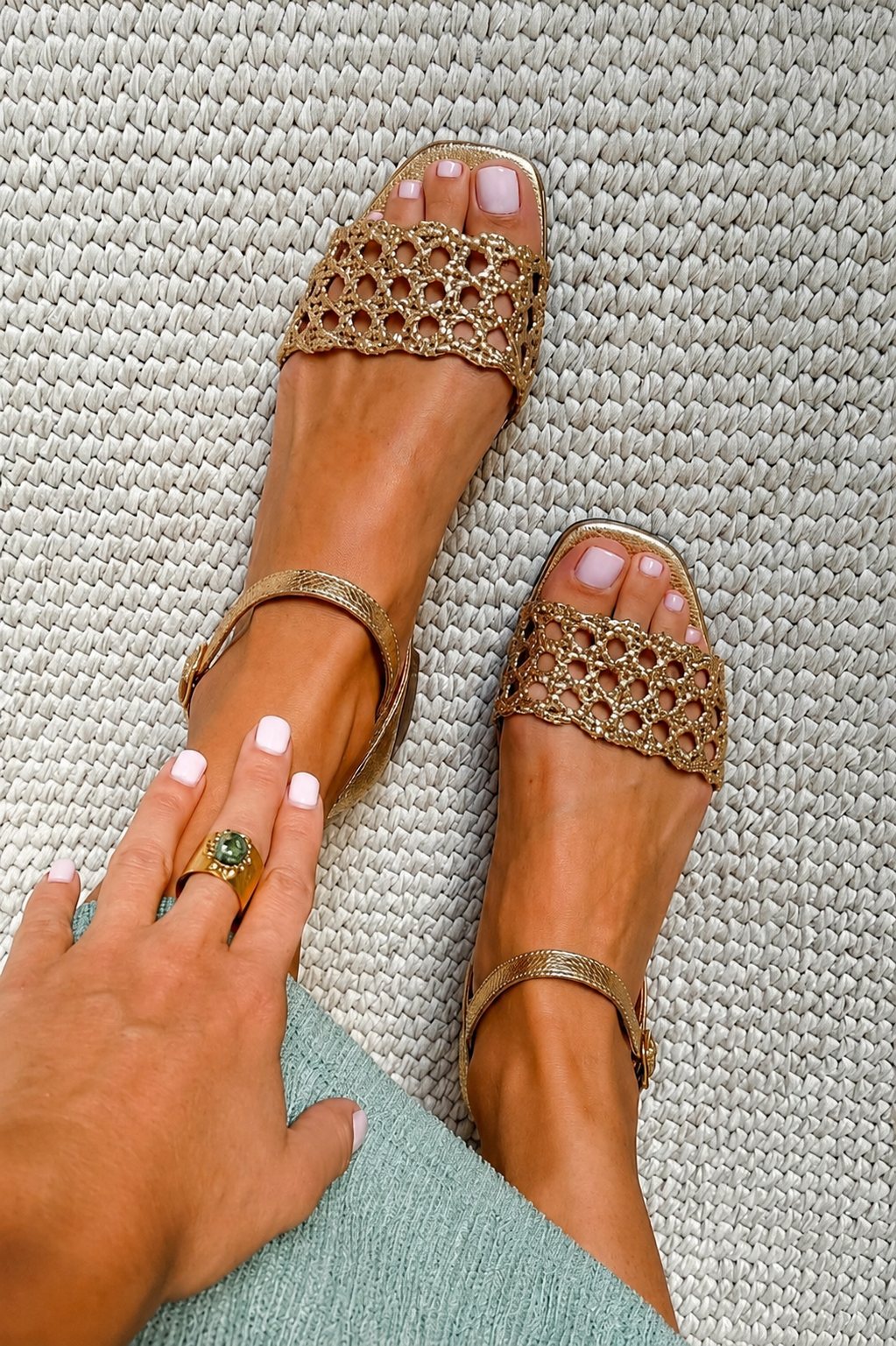 Aurora | Sandalias Doradas con Encanto Veraniego