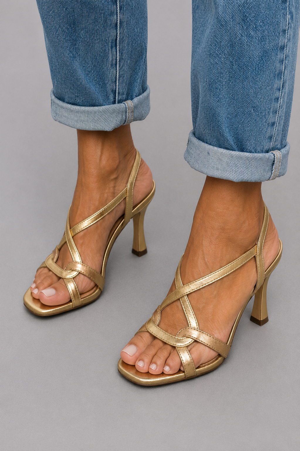Elisabetta | Sandalias Doradas con Encanto Veraniego