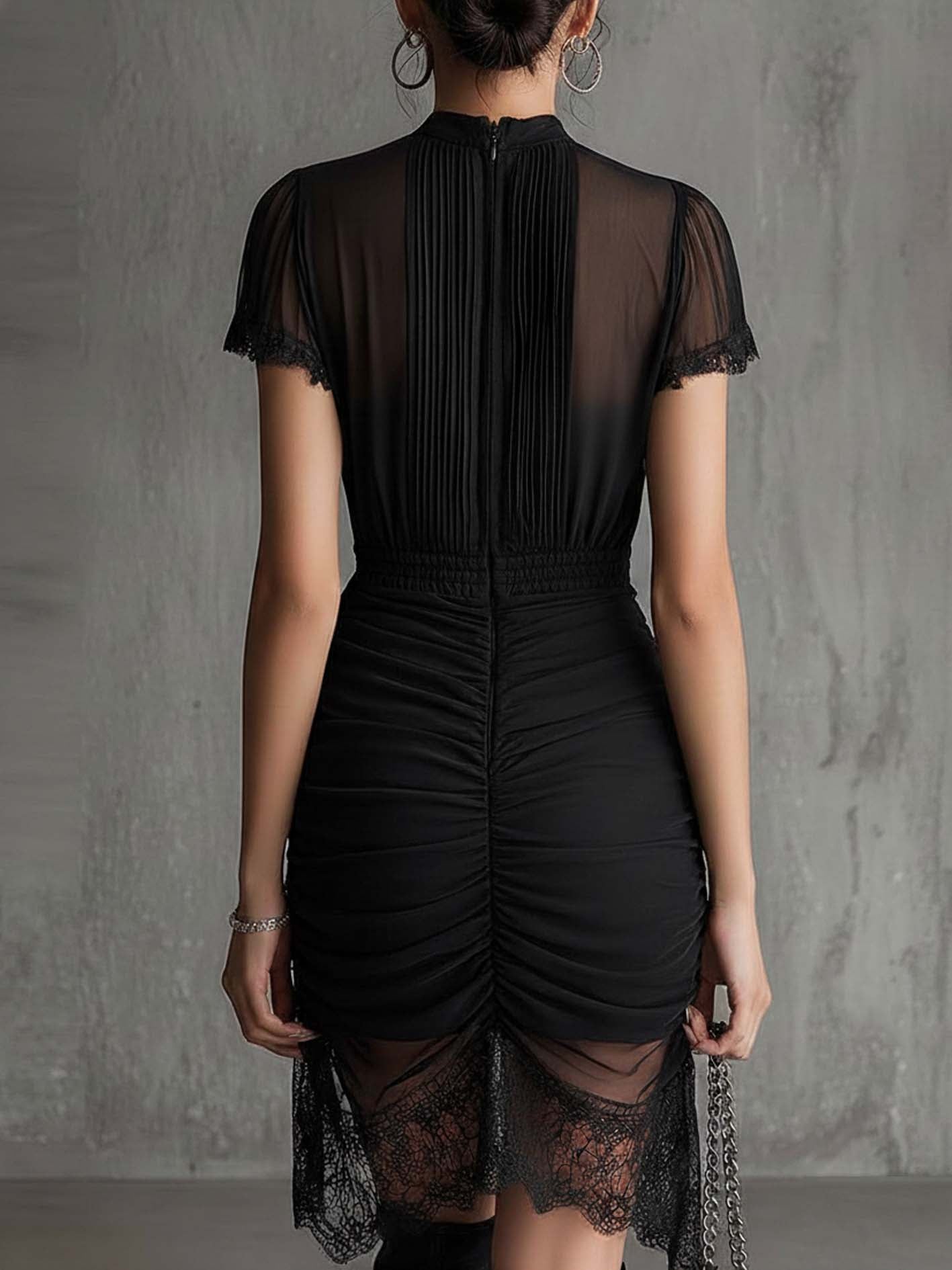Vestido Mini Negro de Chifón con Cintura Plisada